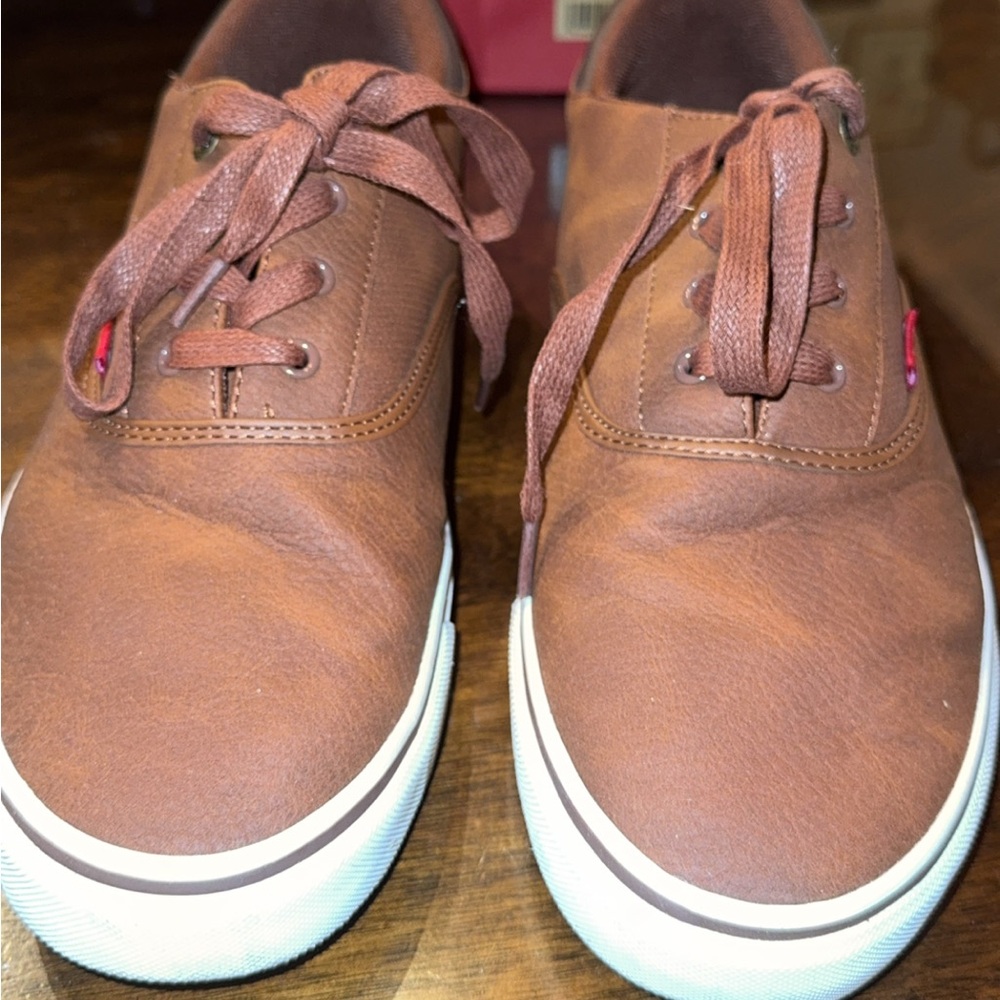 Men’s size 10.5 leather Levi’s shoes